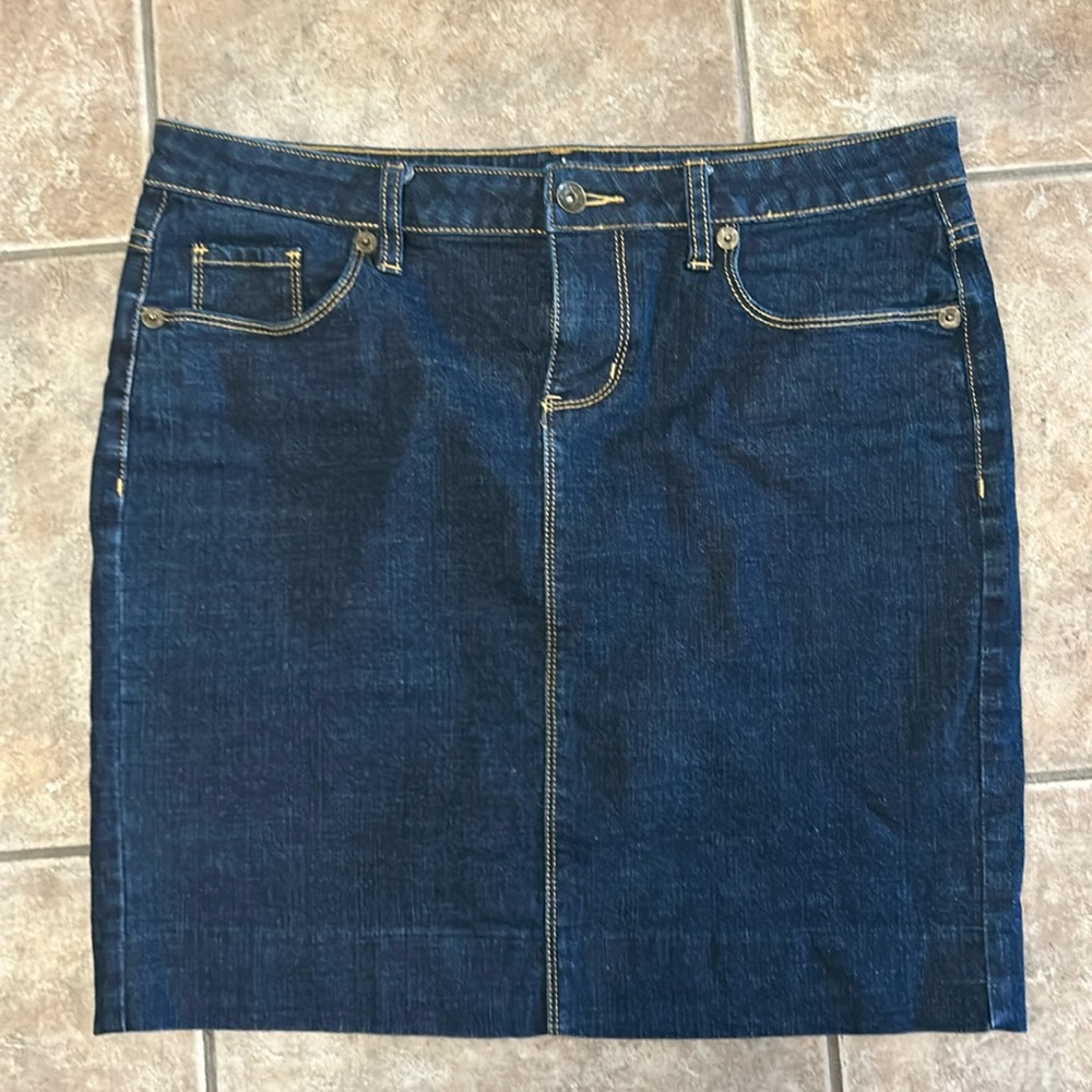 Apt. 9 Dark Denim Pencil Skirt with Back Slit Size 8